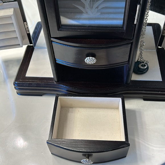 Women’s Jewellery box. Multiple compartments. - Picture 5 of 15